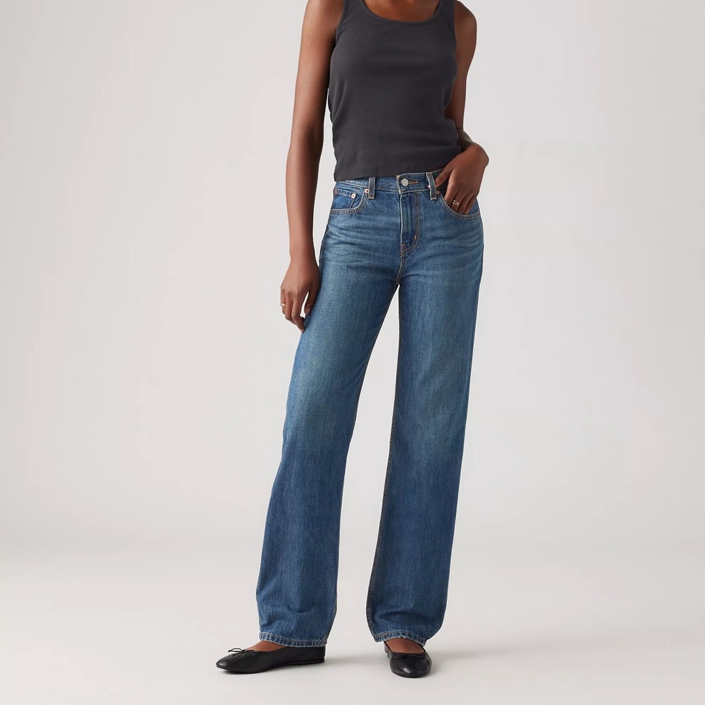 Levi's Women's Low Pro Straight Leg Jeans in Medium Blue